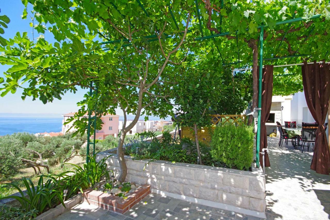 A&j * Makarska