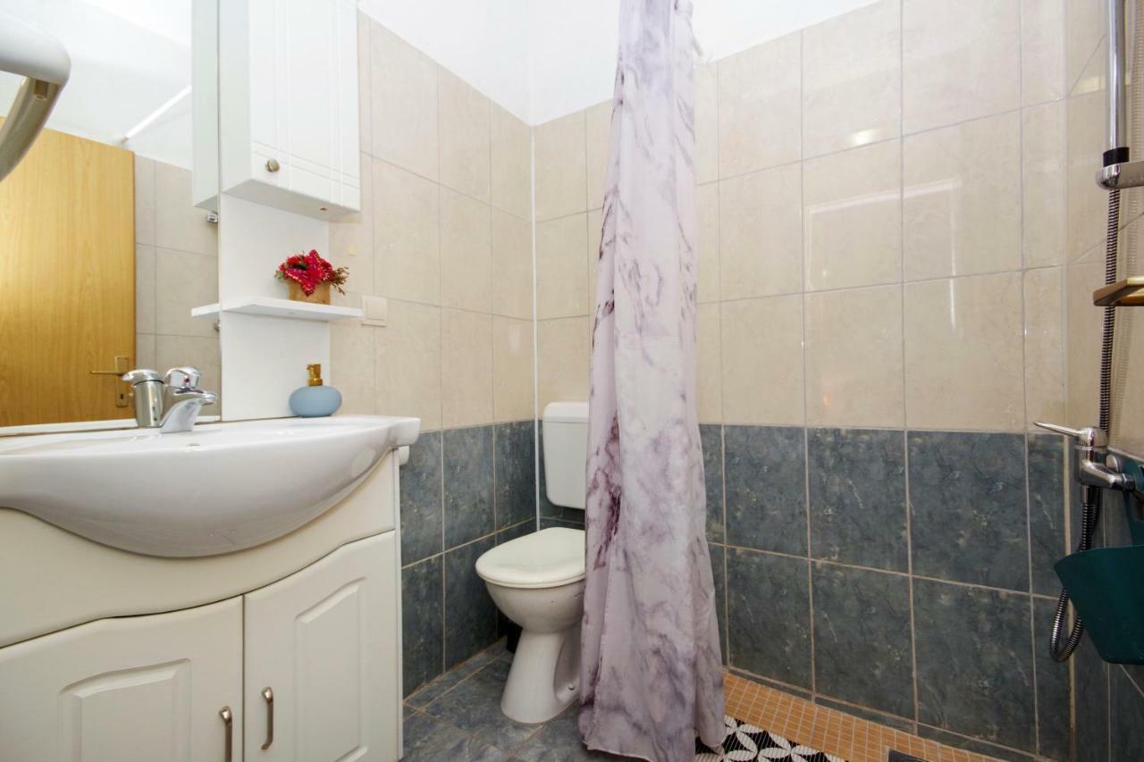 Apartment A&j *